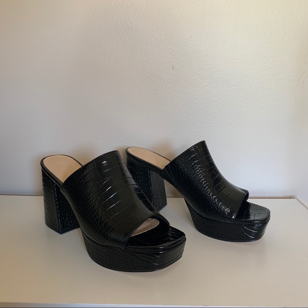 UO platform sandal